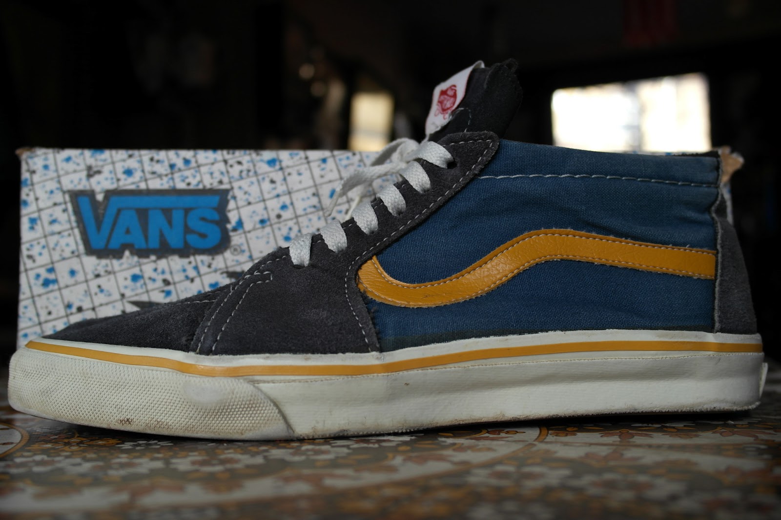 theothersideofthepillow: vintage VANS yellow on blue SK8-MID cut